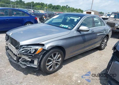 2015 Mercedes-Benz C 300 4Matic/Luxury 4Matic/Sport 4Matic z USA, uszkodzony, nr VIN 55SWF4KB3FU027619